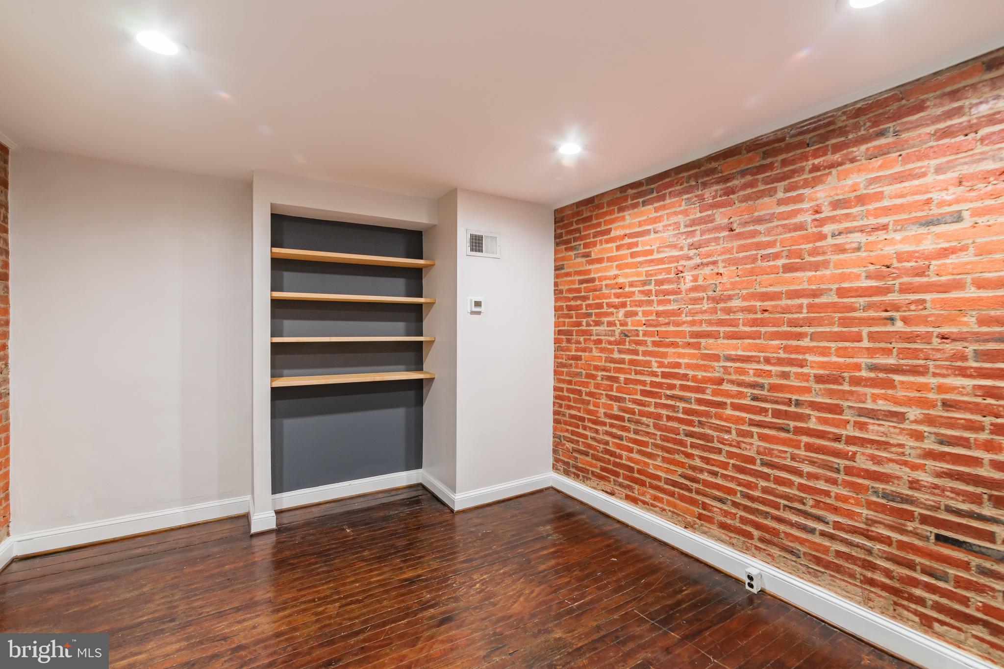 623 S AMERICAN ST #UNIT REAR D