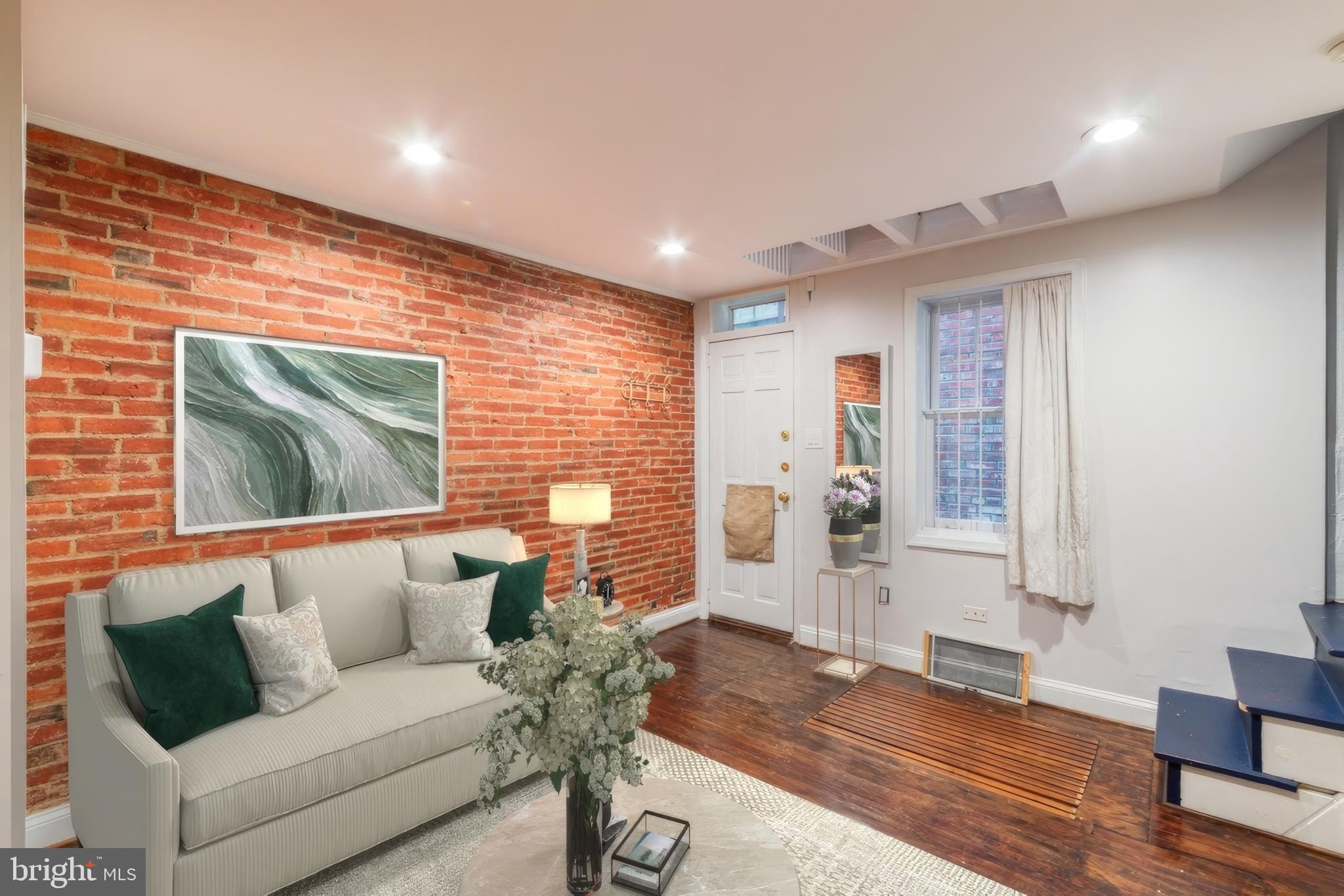 623 S AMERICAN ST #UNIT REAR D