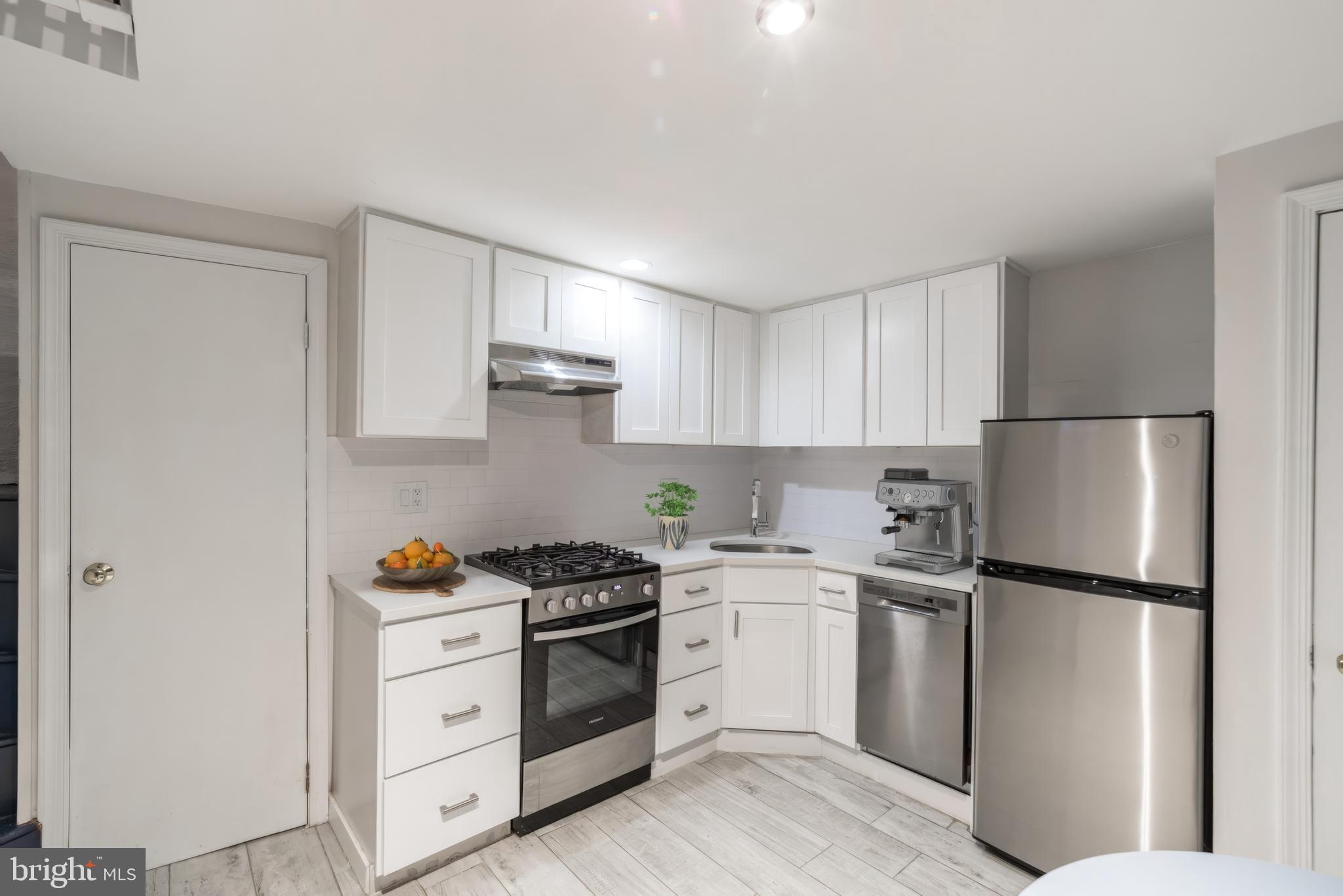 623 S AMERICAN ST #UNIT REAR D