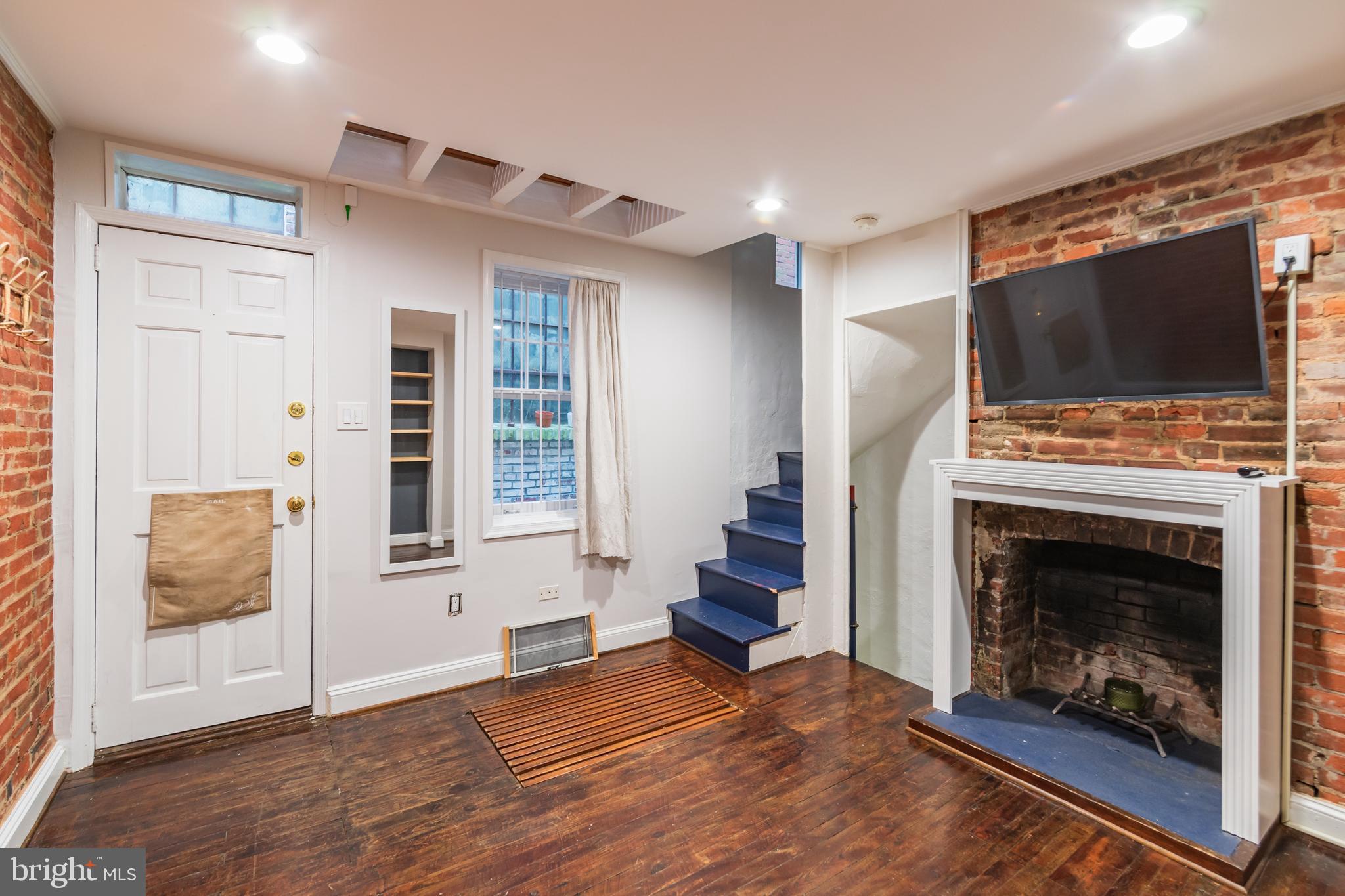 623 S AMERICAN ST #UNIT REAR D