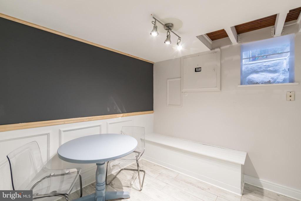 623 S AMERICAN ST #UNIT REAR D
