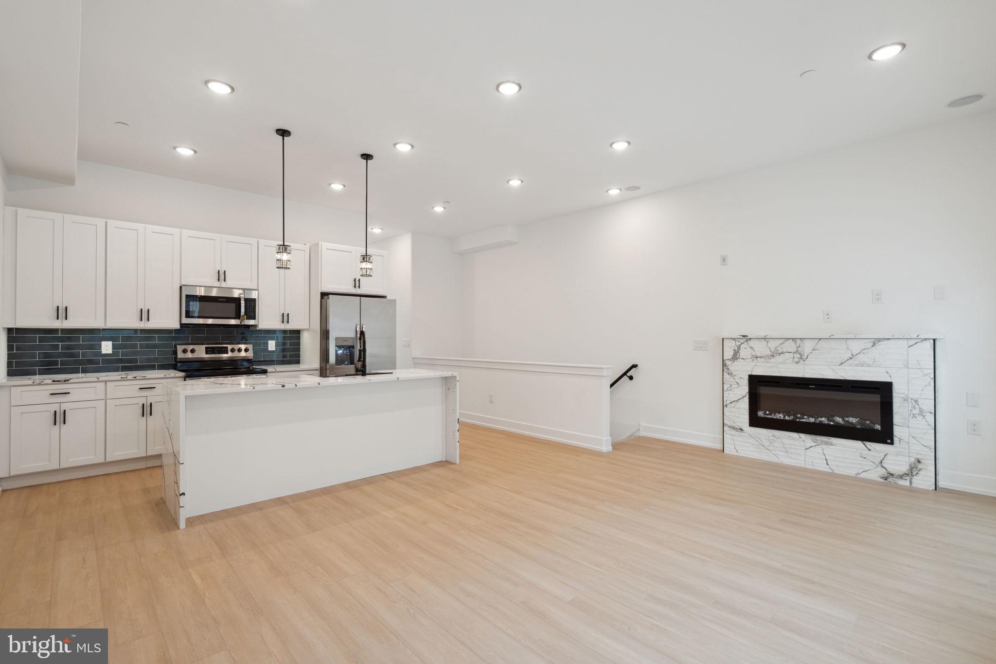 131 E CUMBERLAND ST #D