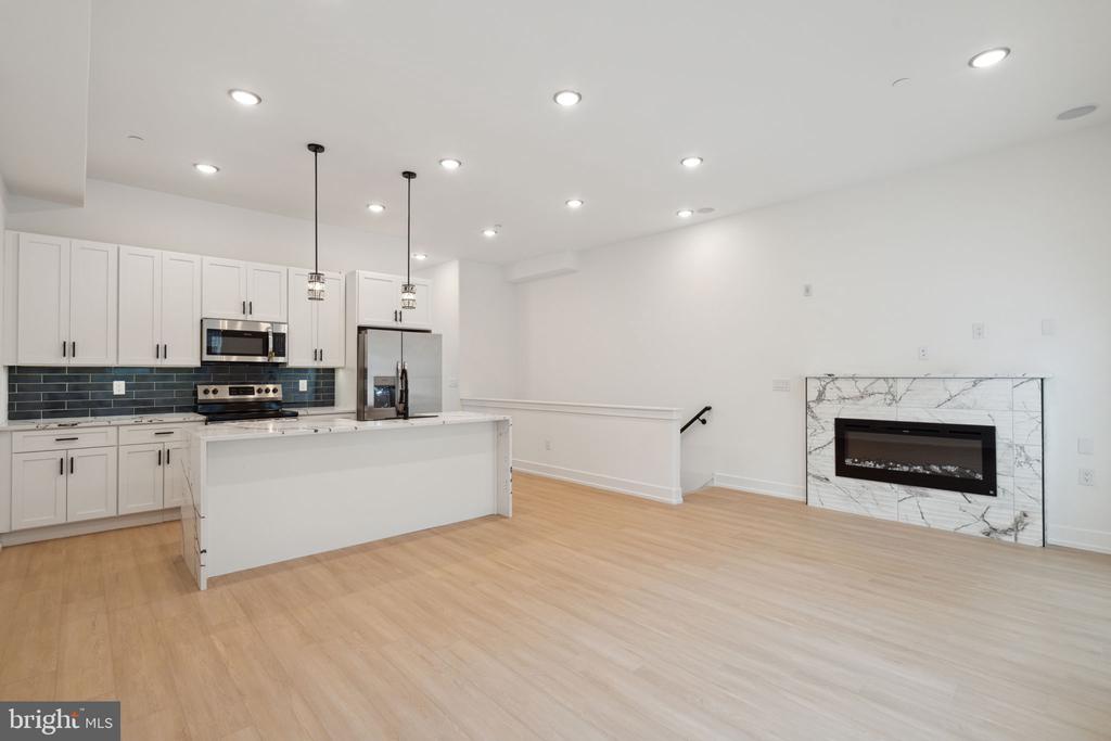 131 E CUMBERLAND ST #D