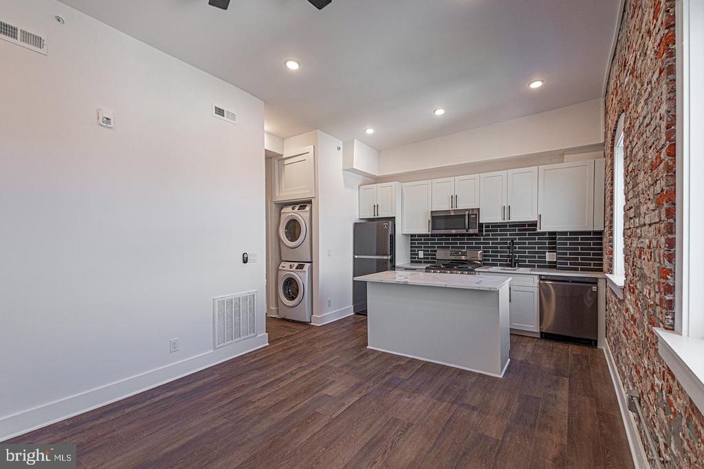 1211 BAINBRIDGE ST #UNIT 3C