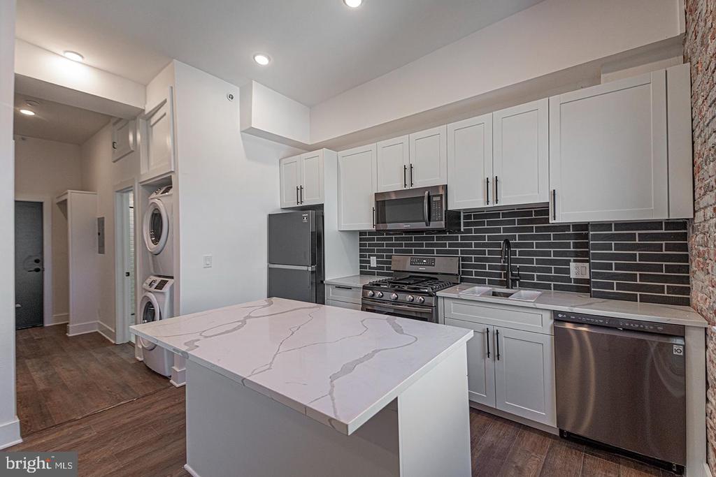 1211 BAINBRIDGE ST #UNIT 3C