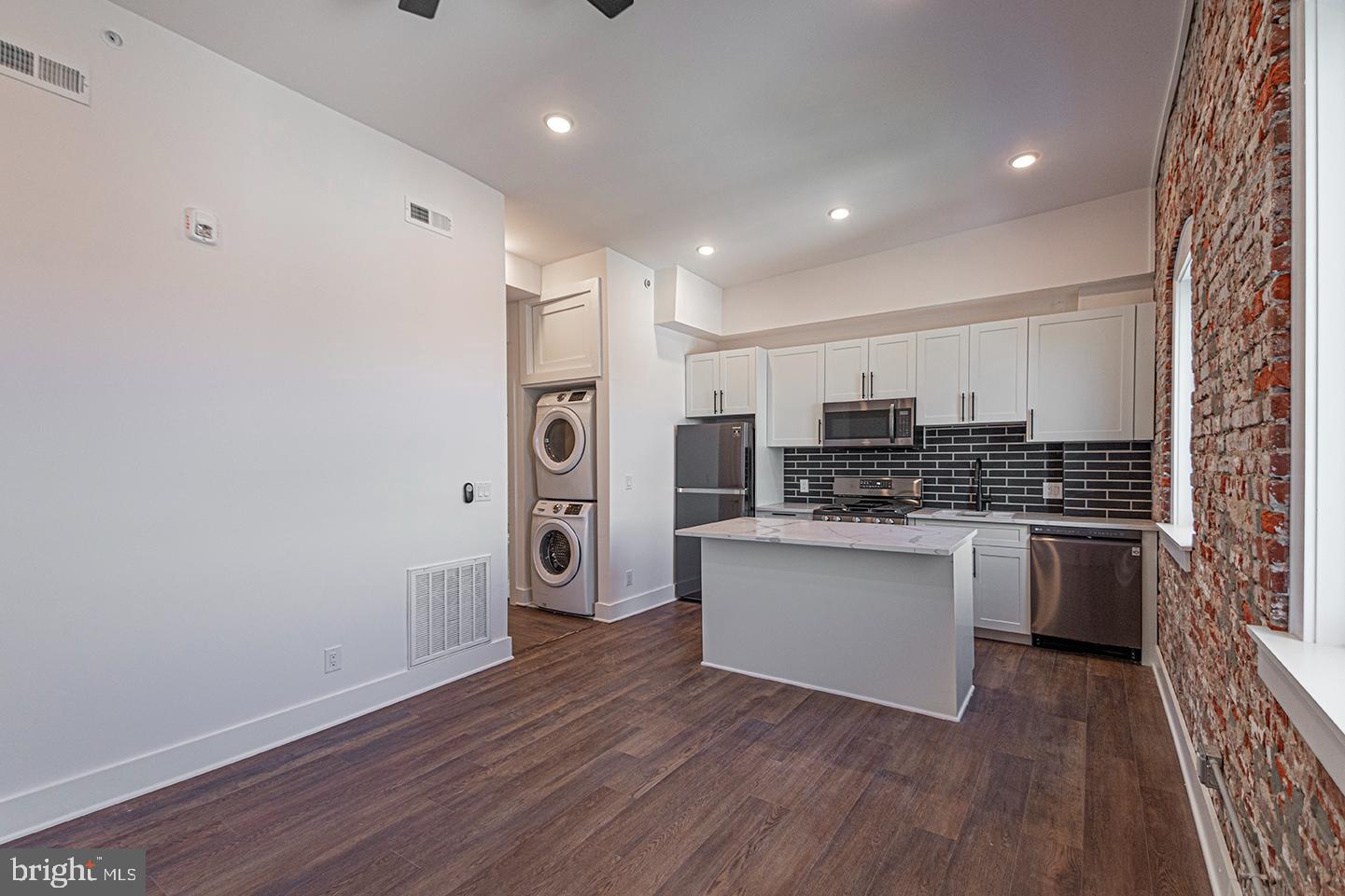 1211 BAINBRIDGE ST #UNIT 3C