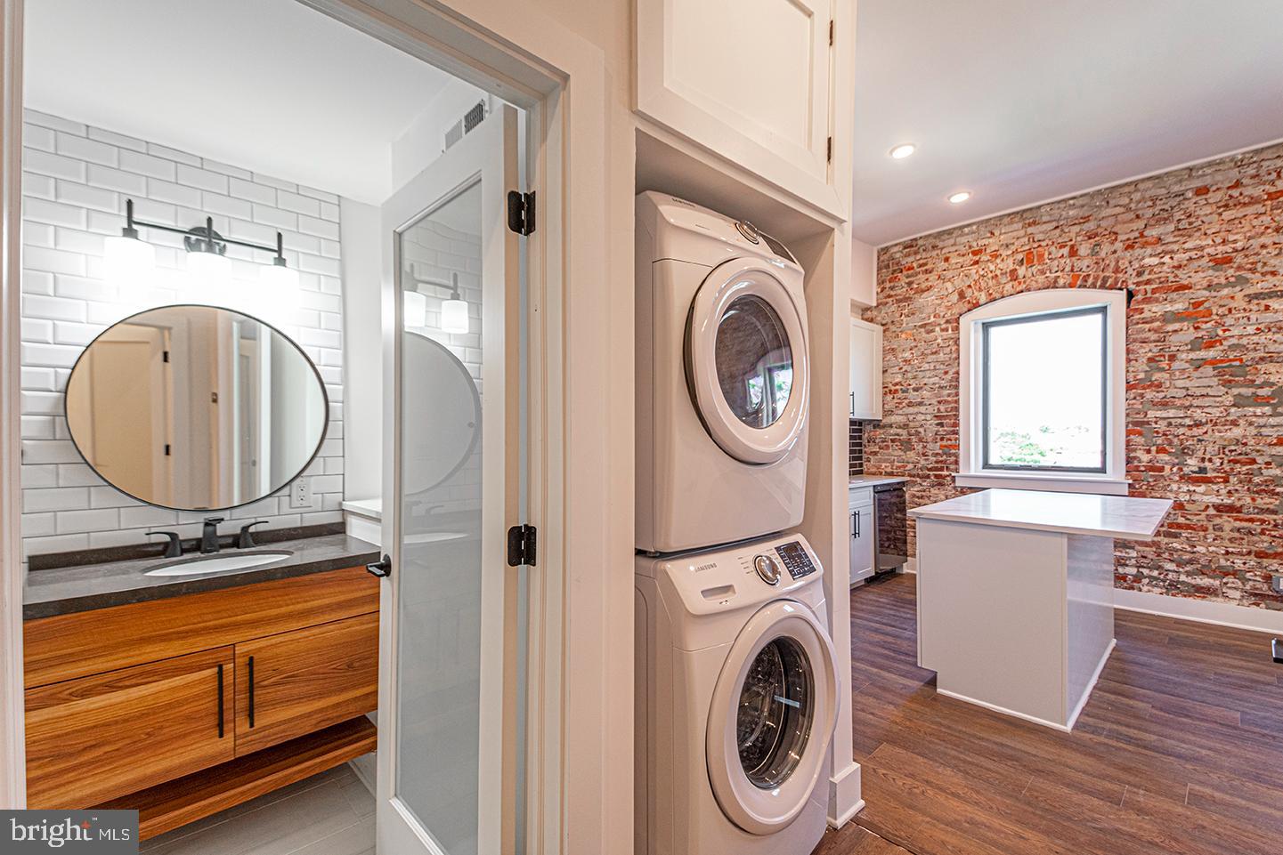 1211 BAINBRIDGE ST #UNIT 3C