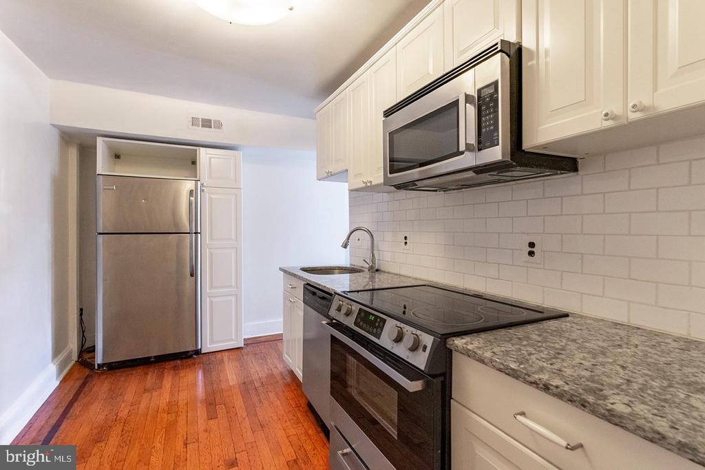 333 S 18TH ST #3F