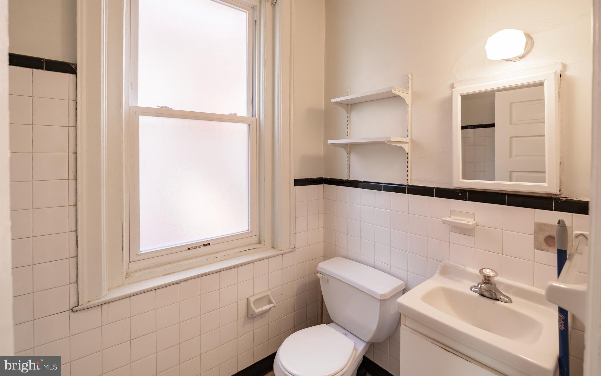 4244 SPRUCE ST #UNIT 2F