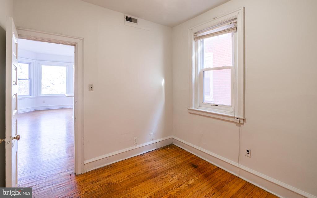 4244 SPRUCE ST #UNIT 2F