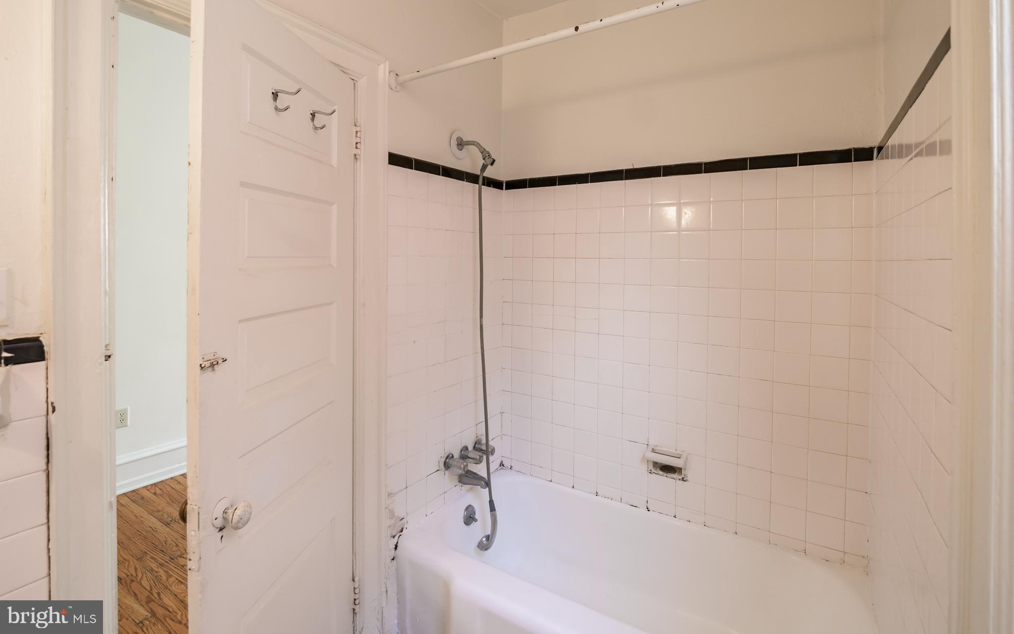 4244 SPRUCE ST #UNIT 2F