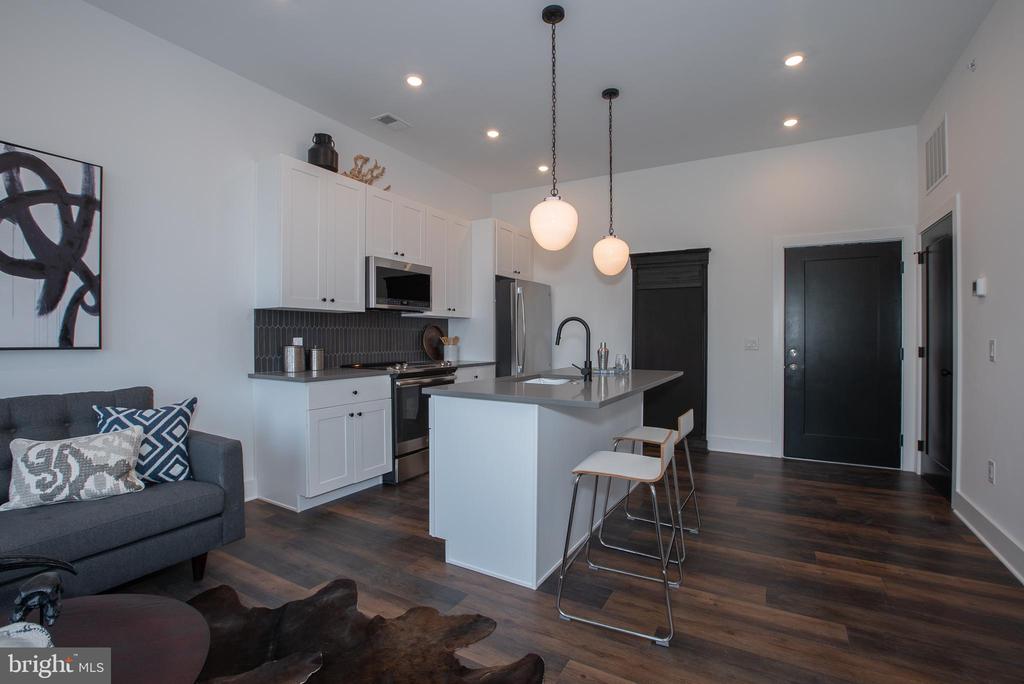 2940 W THOMPSON ST #UNIT 306