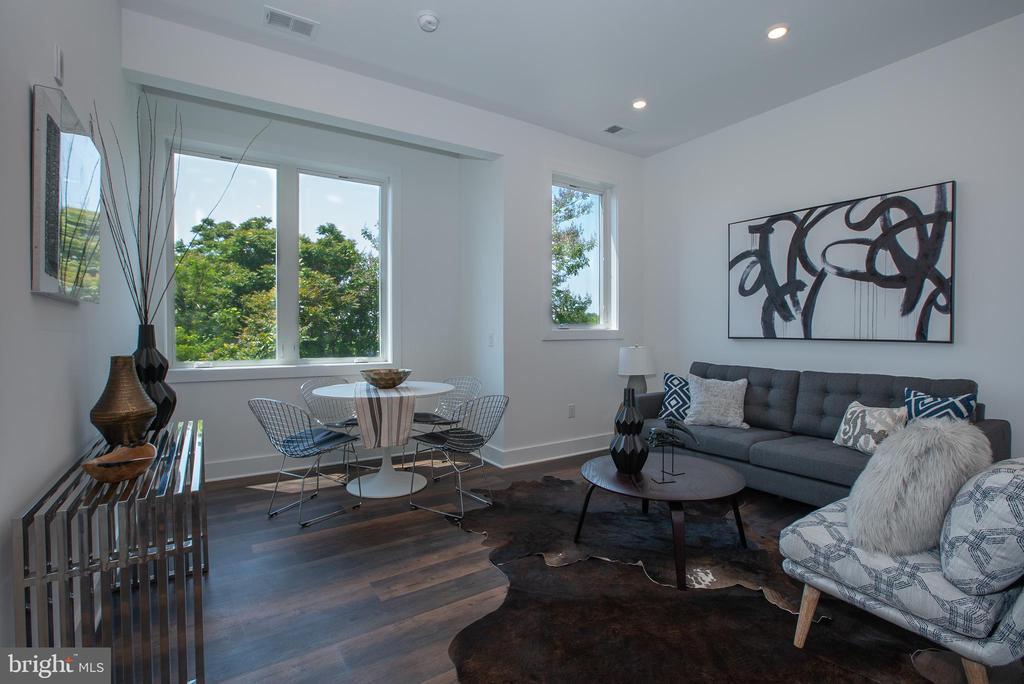 2940 W THOMPSON ST #UNIT 306