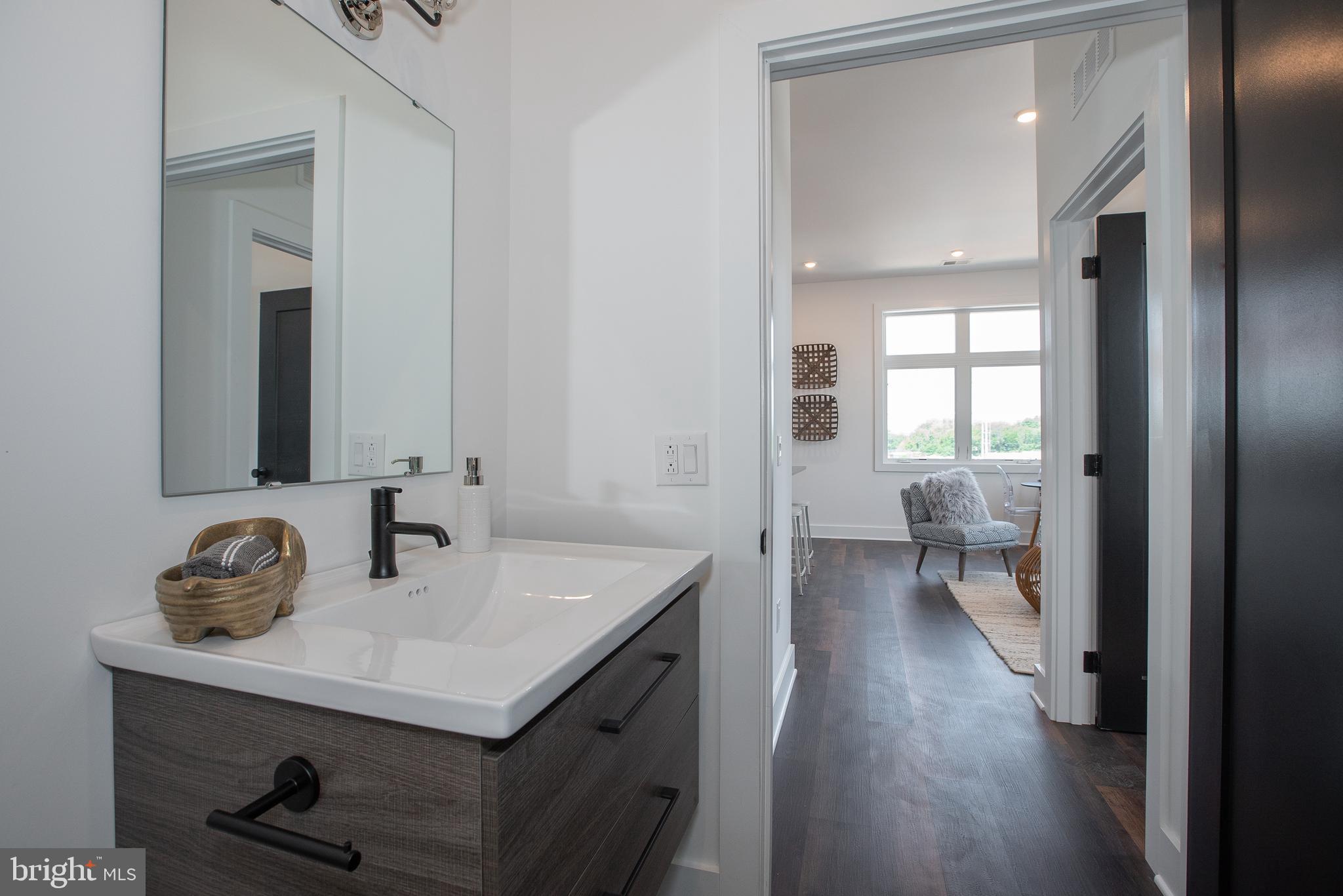 2940 W THOMPSON ST #UNIT 402