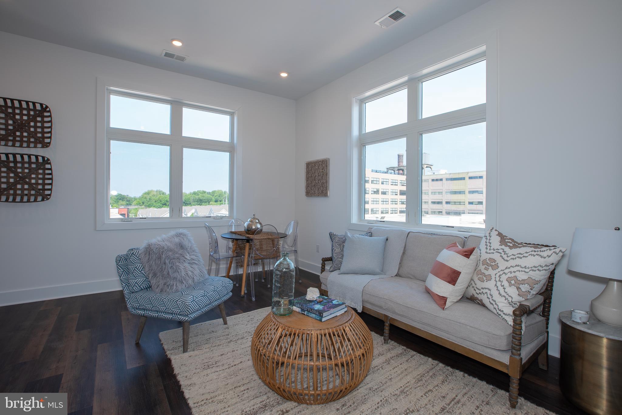 2940 W THOMPSON ST #UNIT 402