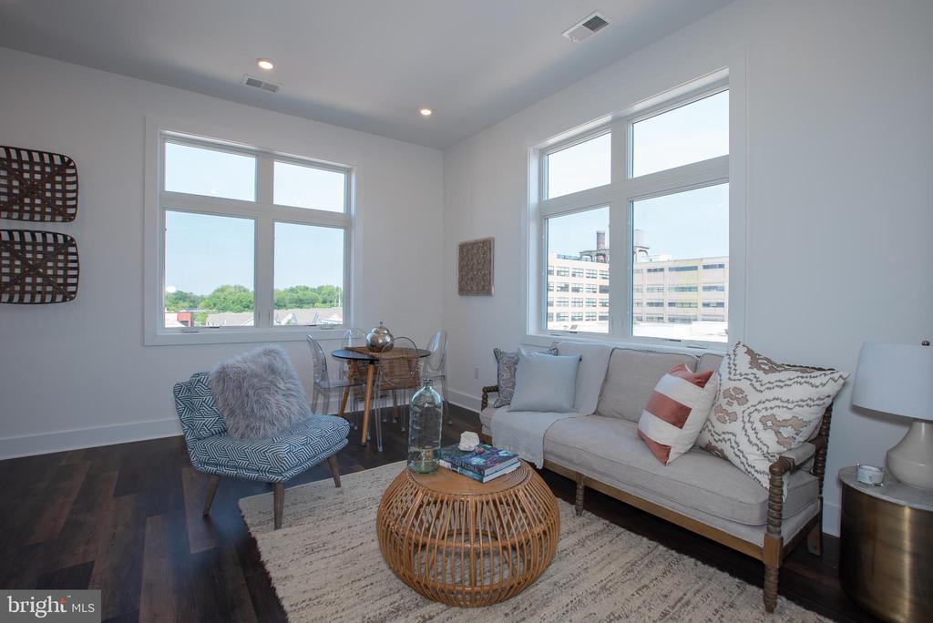 2940 W THOMPSON ST #UNIT 402