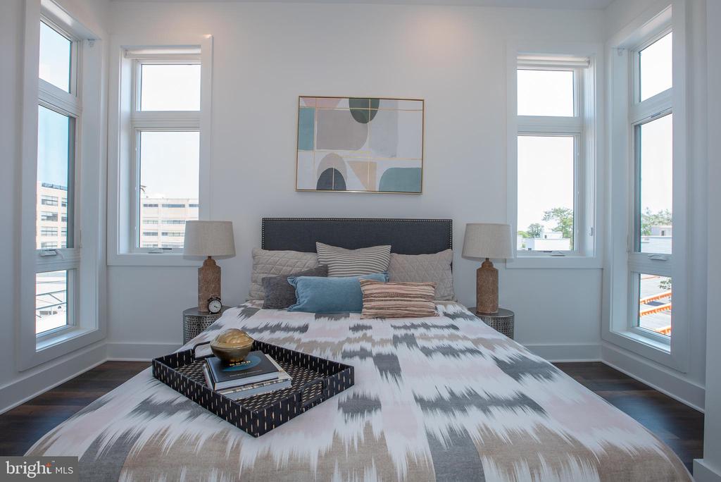 2940 W THOMPSON ST #UNIT 402