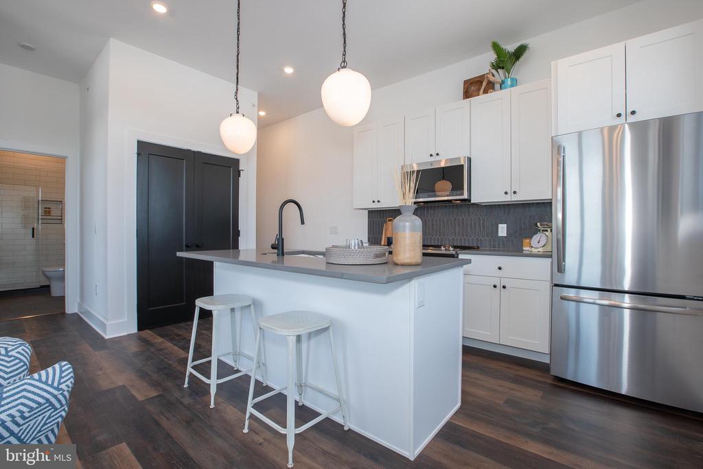 2940 W THOMPSON ST #UNIT 402