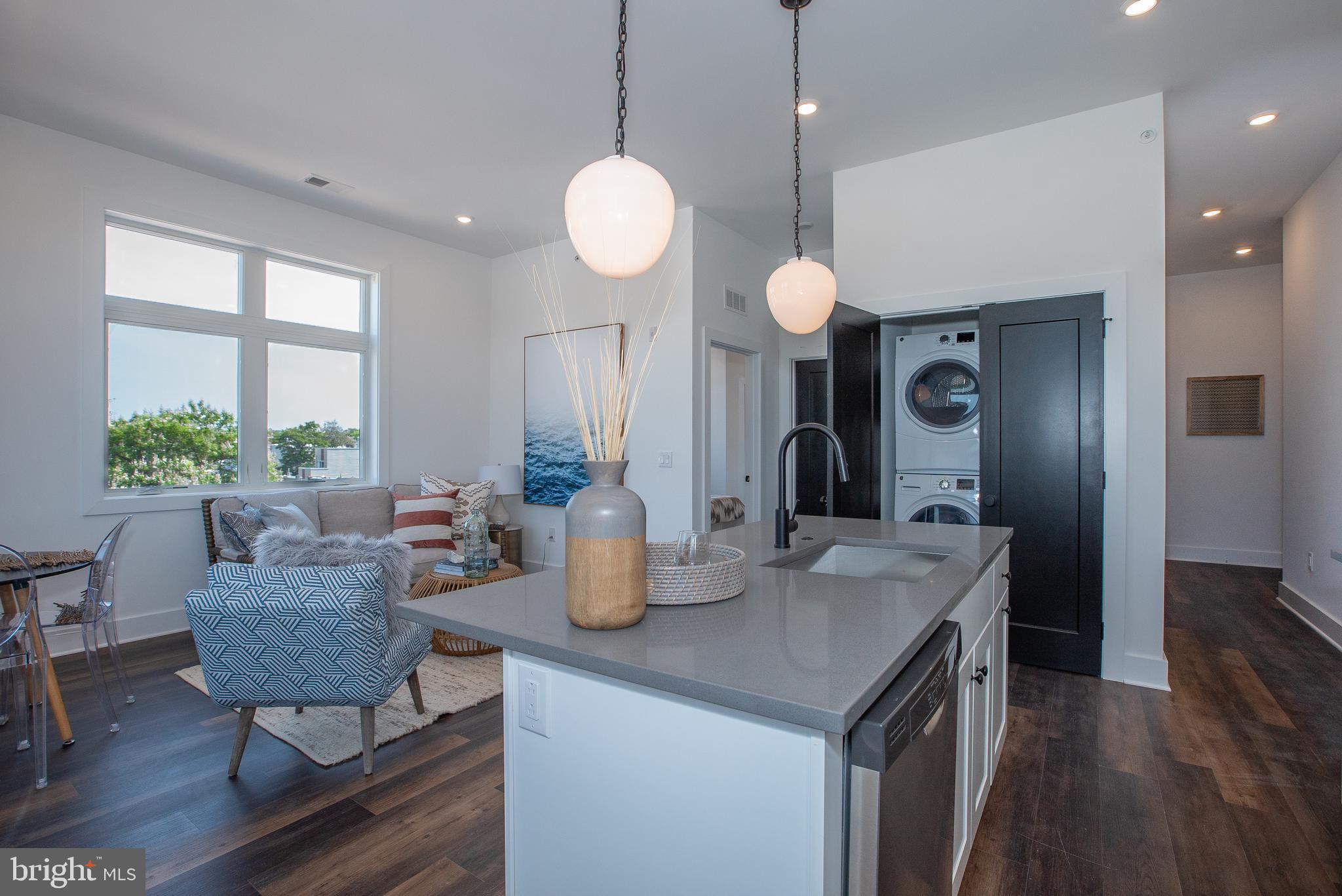 2940 W THOMPSON ST #UNIT 402