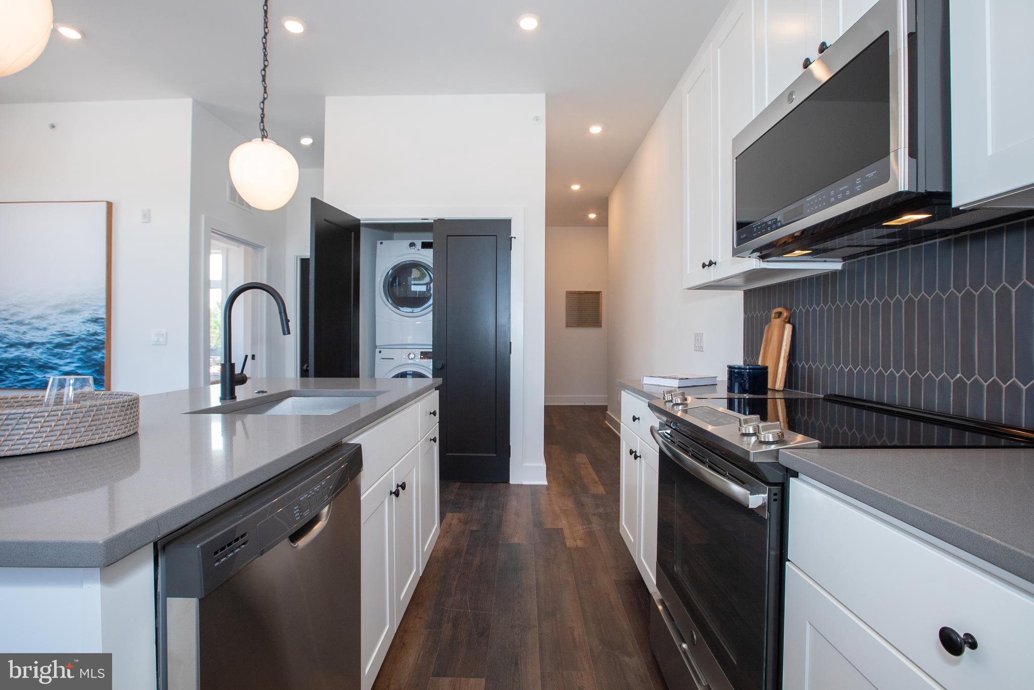 2940 W THOMPSON ST #UNIT 402