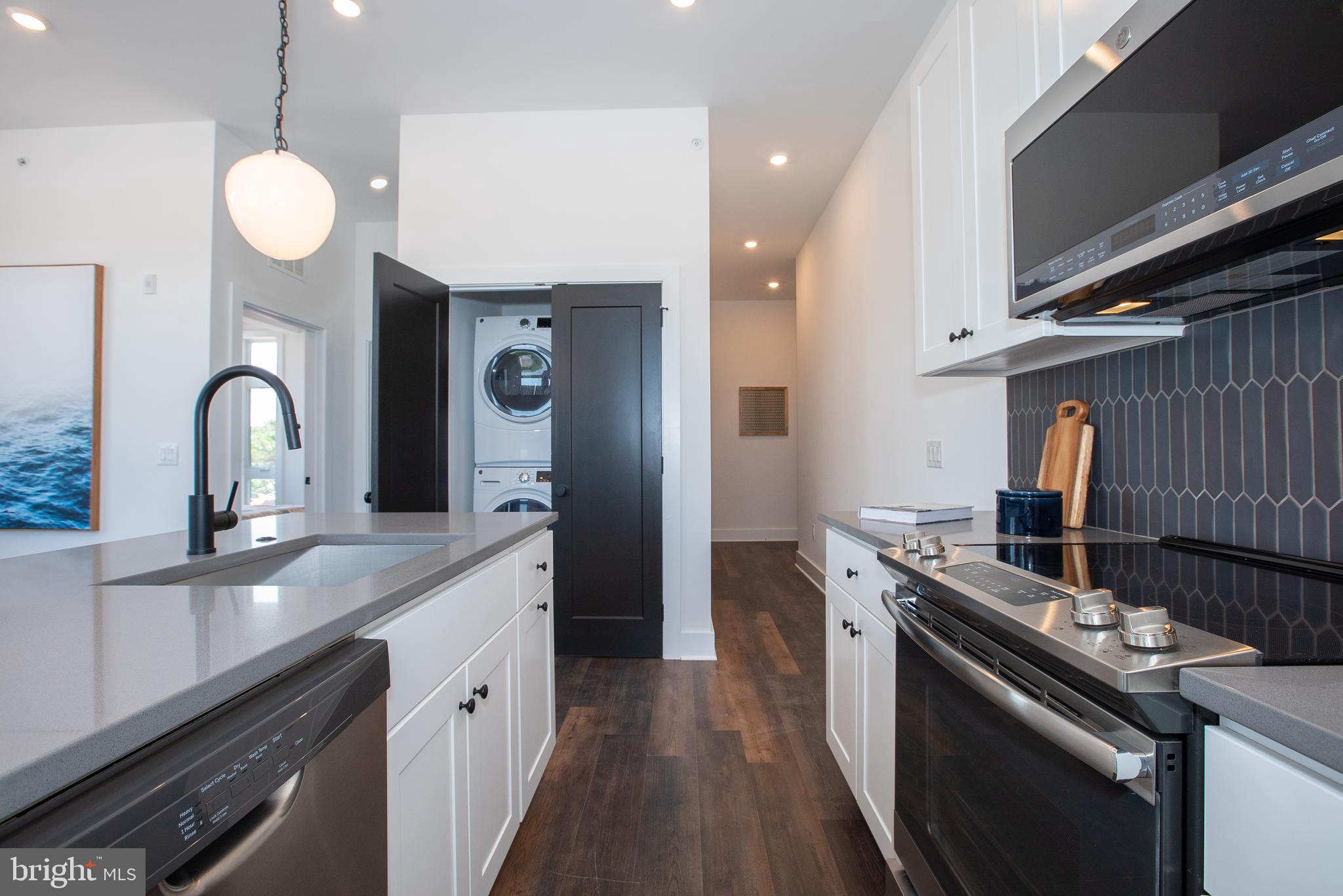 2940 W THOMPSON ST #UNIT 402