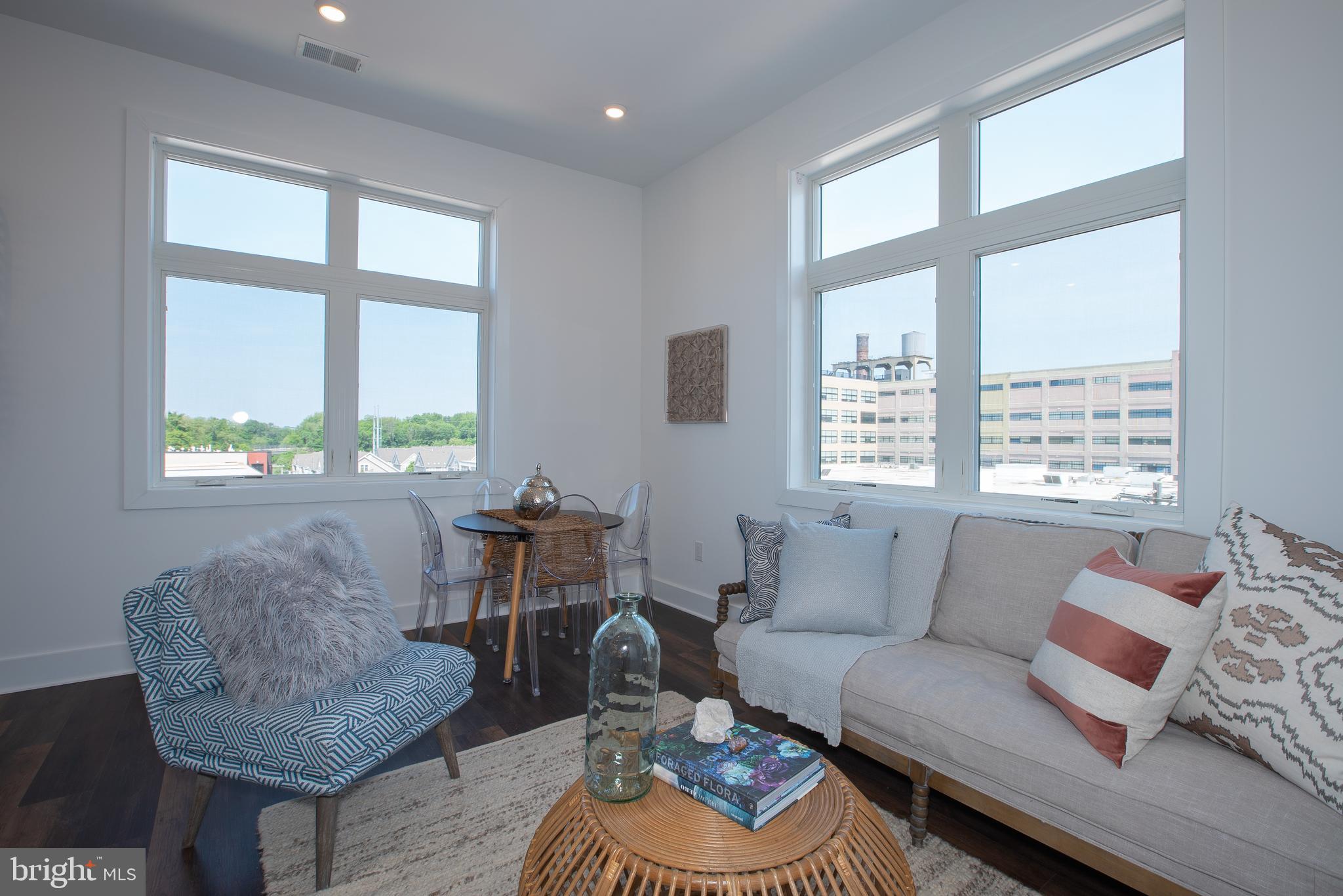 2940 W THOMPSON ST #UNIT 402