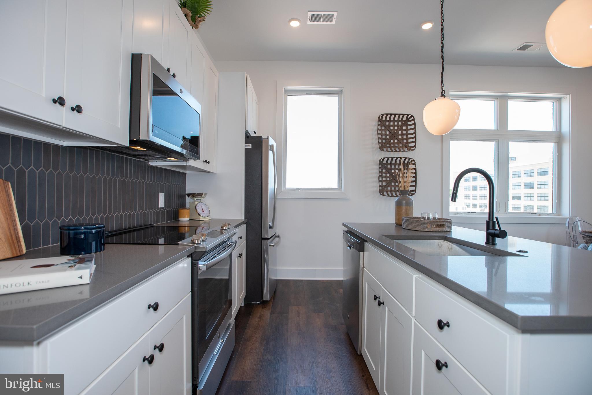 2940 W THOMPSON ST #UNIT 402