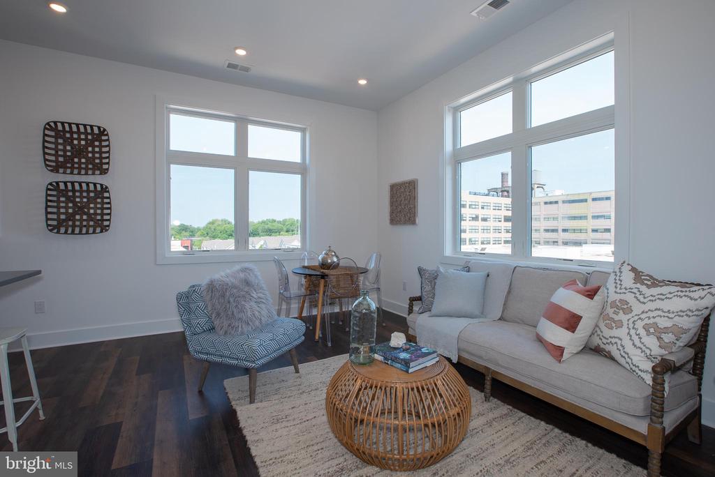 2940 W THOMPSON ST #UNIT 402