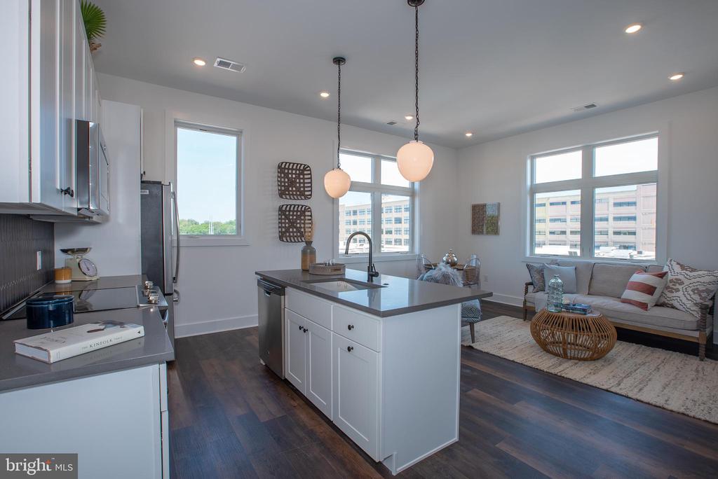 2940 W THOMPSON ST #UNIT 402
