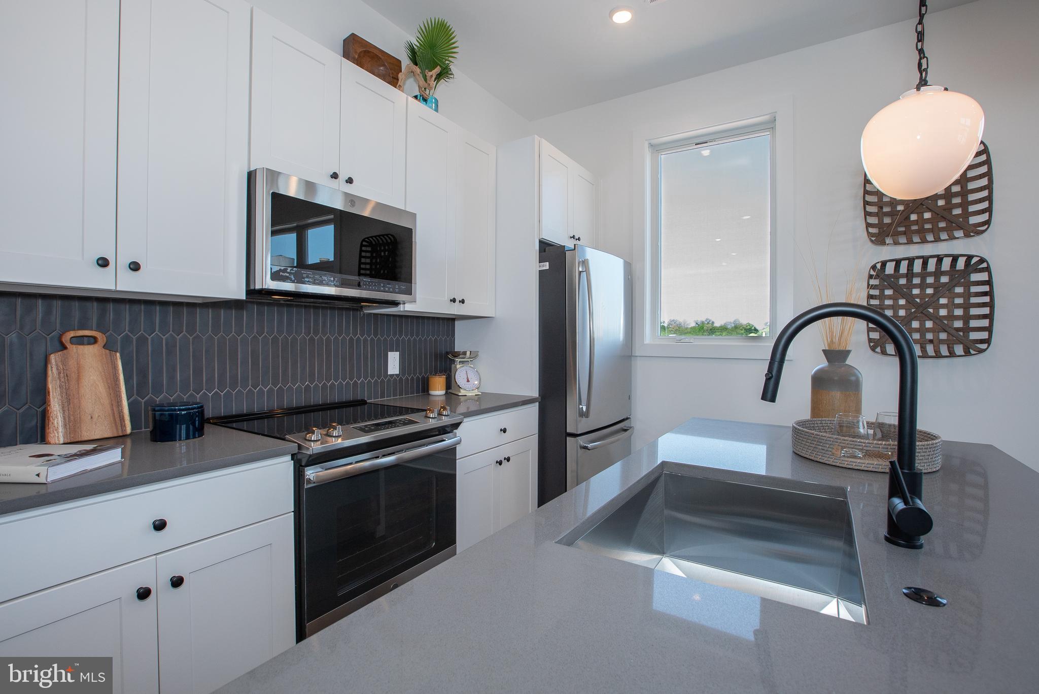 2940 W THOMPSON ST #UNIT 402