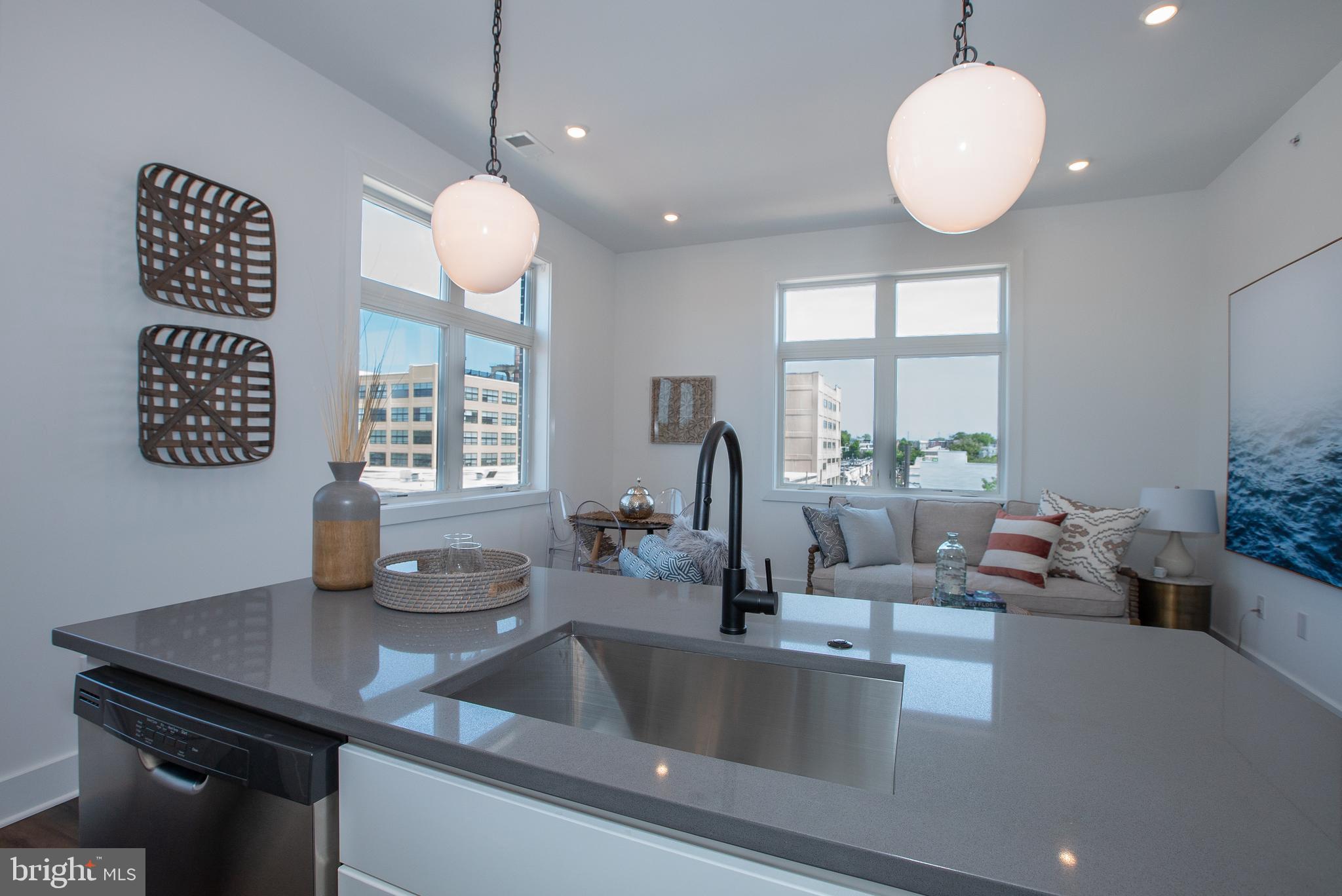 2940 W THOMPSON ST #UNIT 402