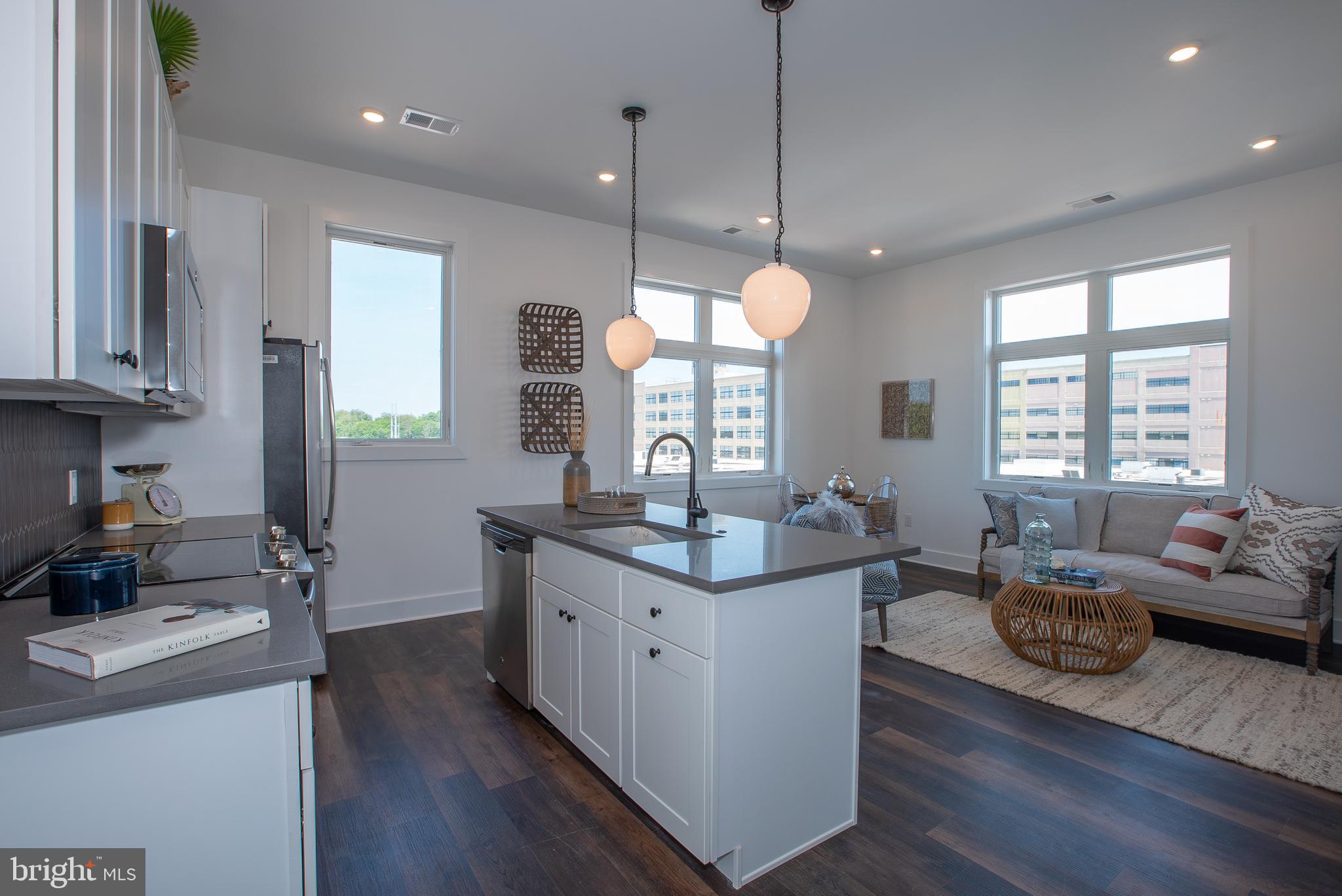 2940 W THOMPSON ST #UNIT 402