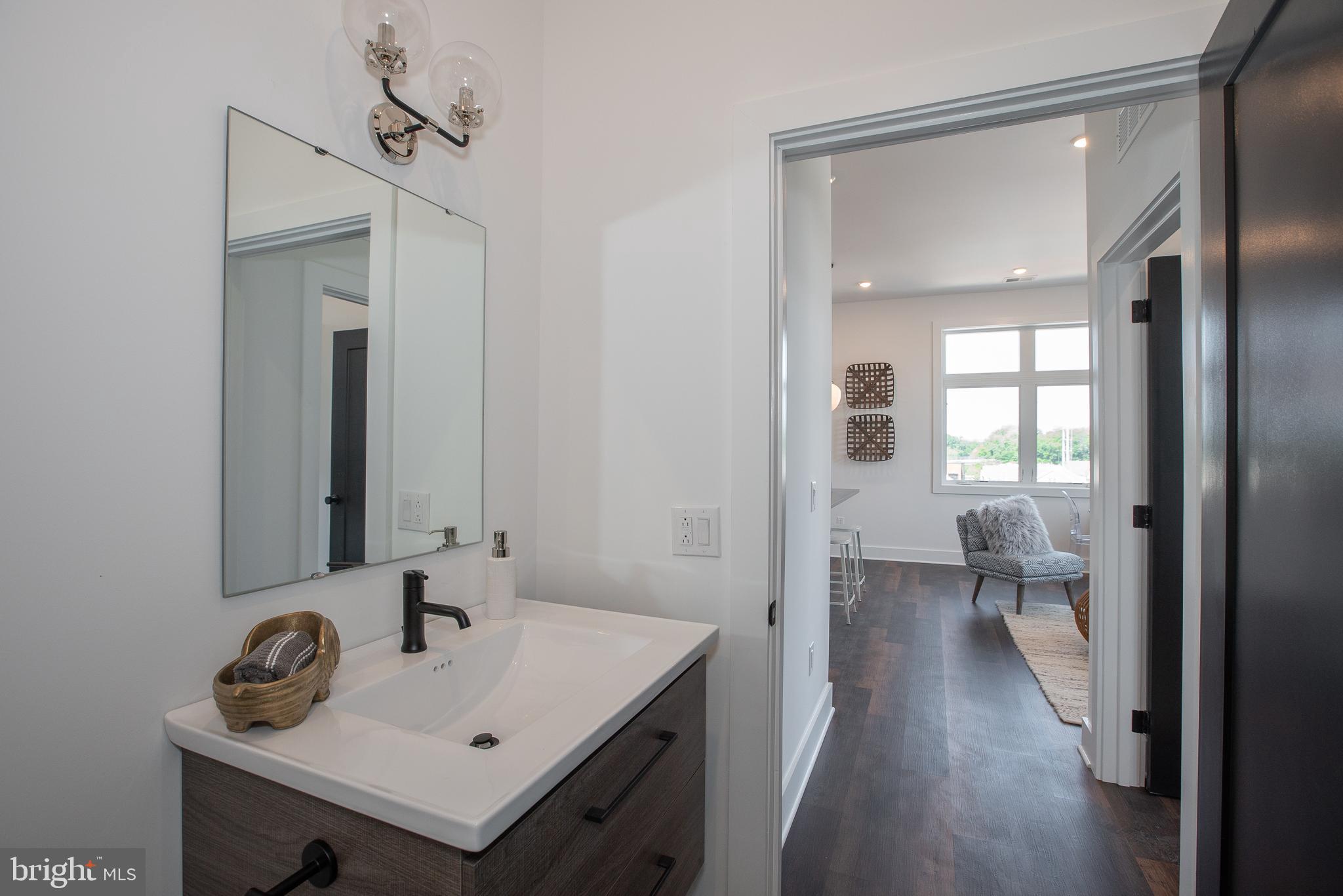 2940 W THOMPSON ST #UNIT 402