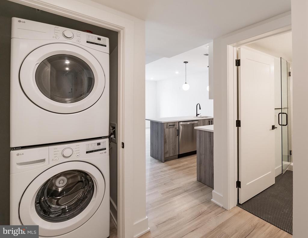 629 W GIRARD AVE #UNIT 304