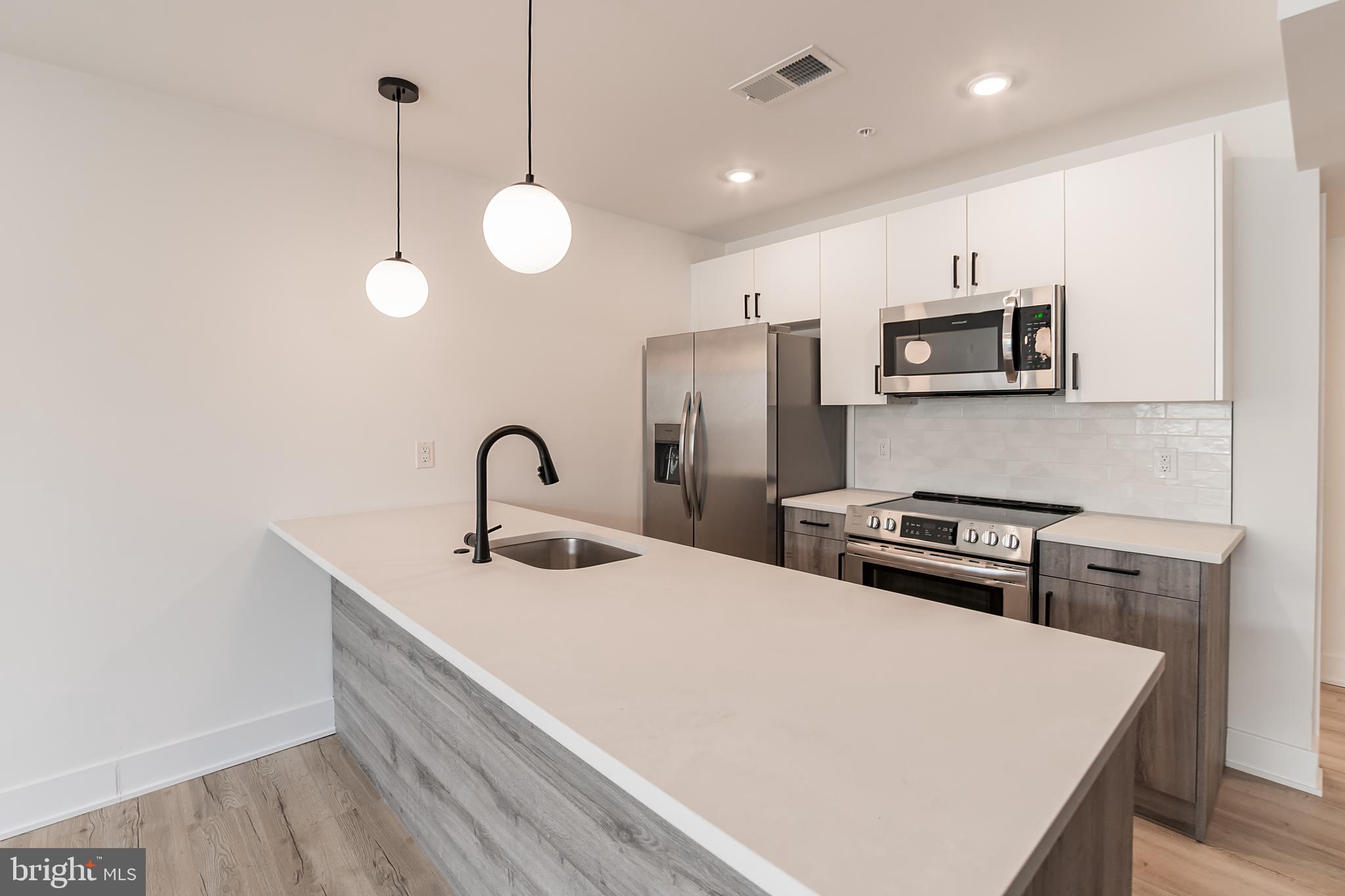 629 W GIRARD AVE #UNIT 304