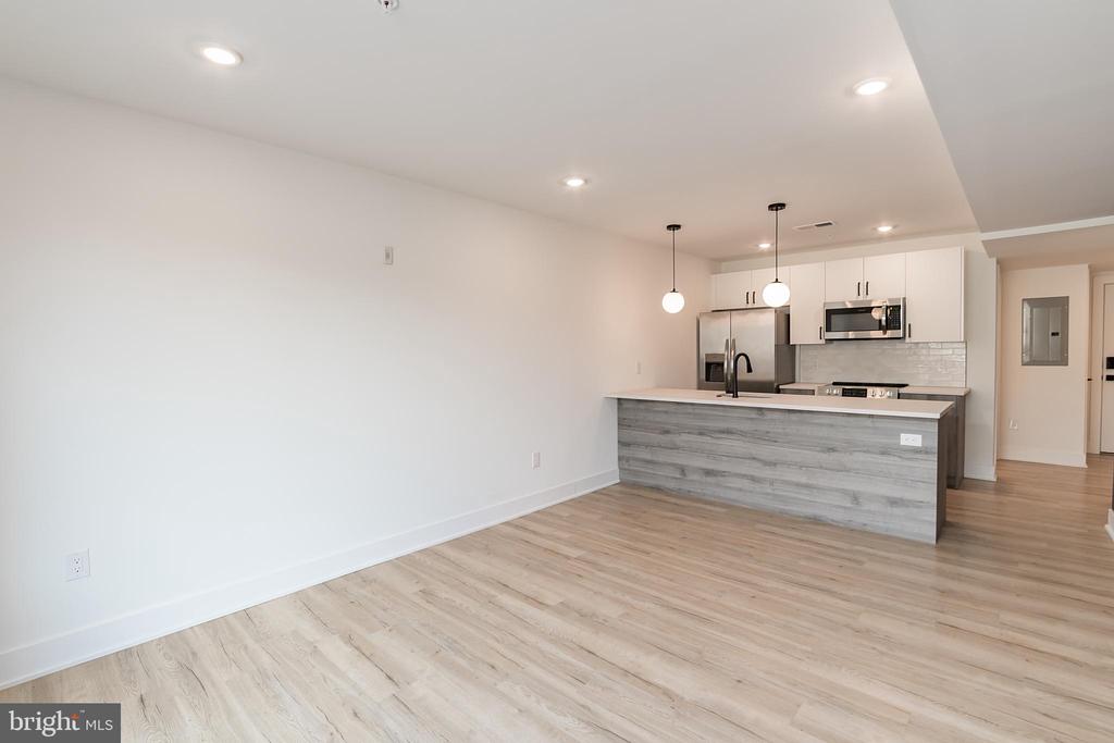629 W GIRARD AVE #UNIT 304