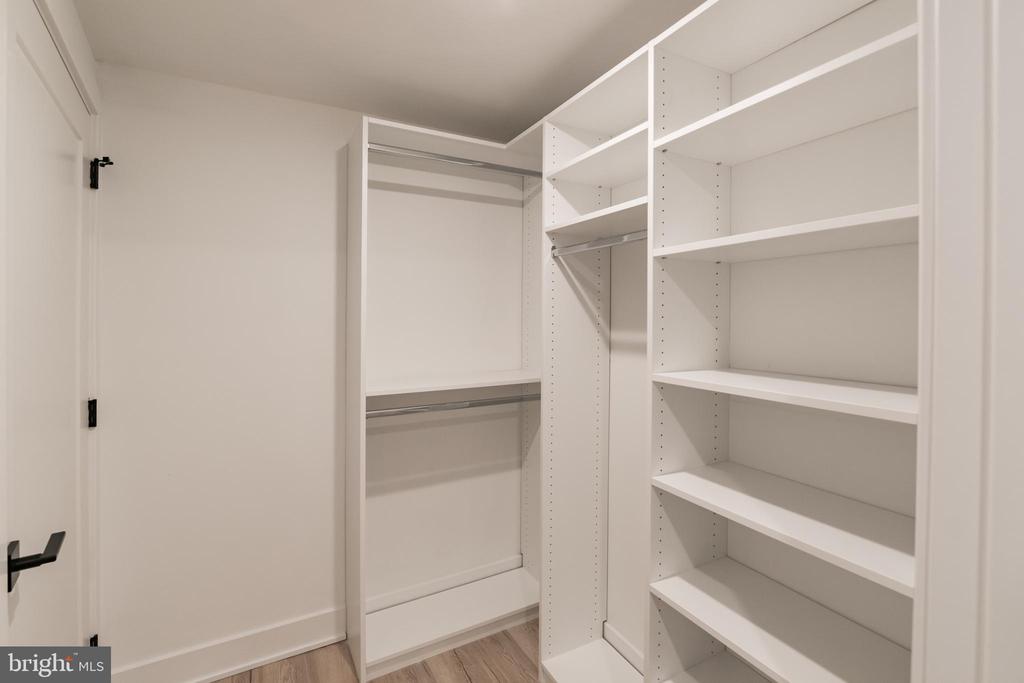 629 W GIRARD AVE #UNIT 304