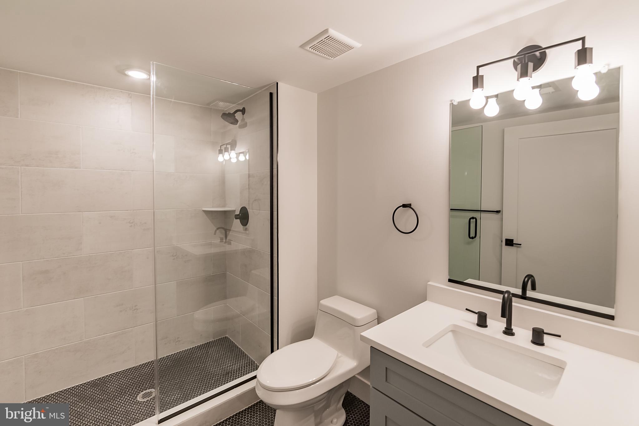 629 W GIRARD AVE #UNIT 304