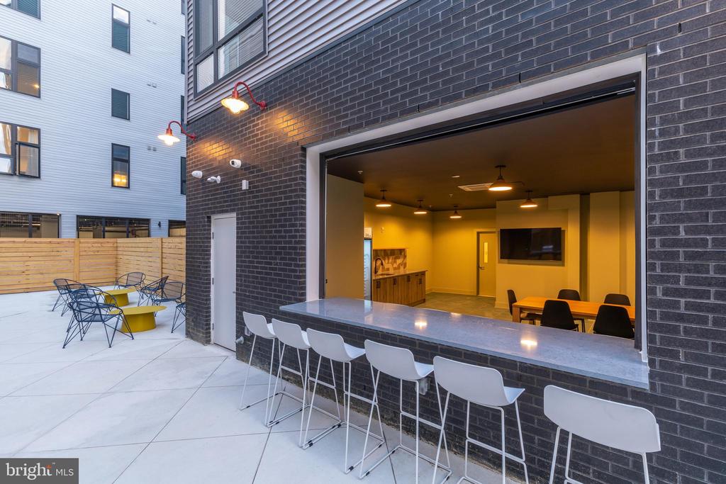 629 W GIRARD AVE #UNIT 304