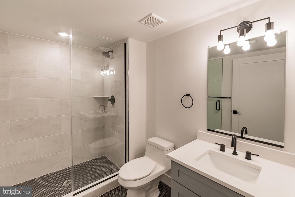 629 W GIRARD AVE #UNIT 304