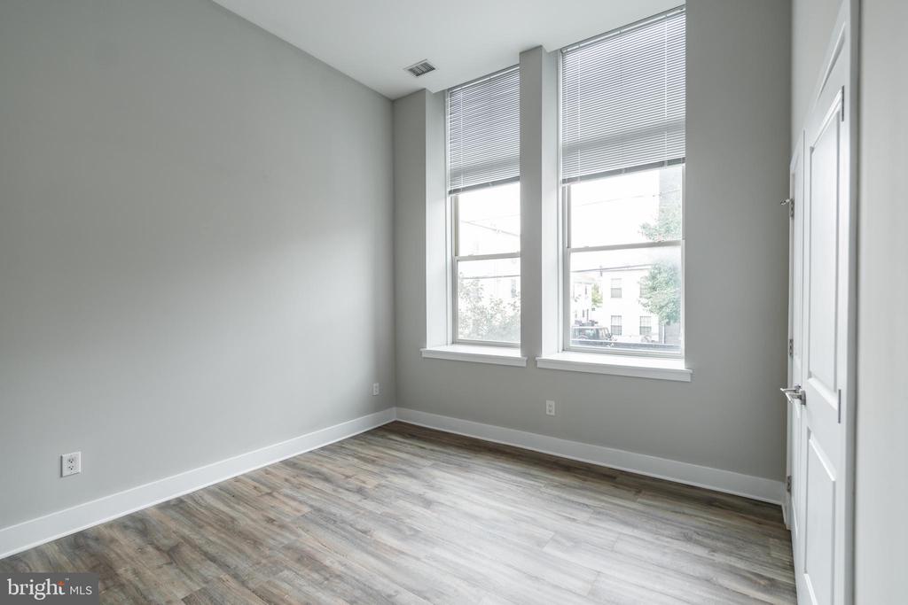 1607 CATHARINE ST #1B
