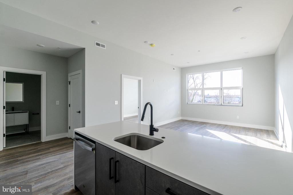 2233 N 7TH ST #UNIT 421