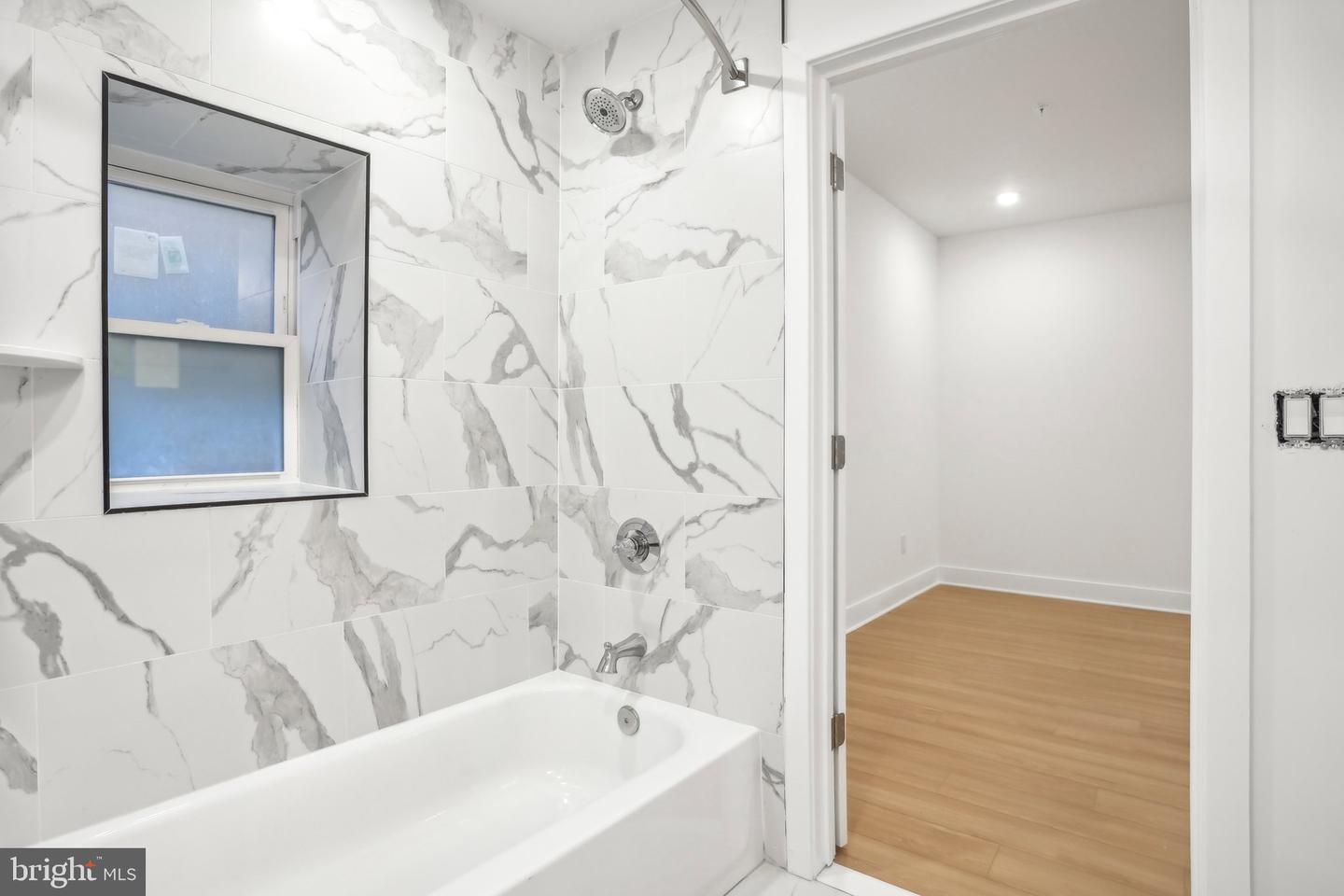 3952-54 LANCASTER AVE #001