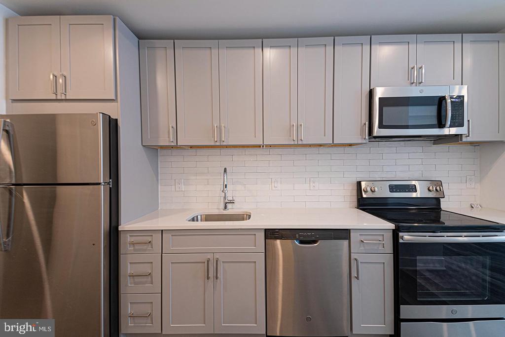 1245 RIDGE AVE #UNIT 203
