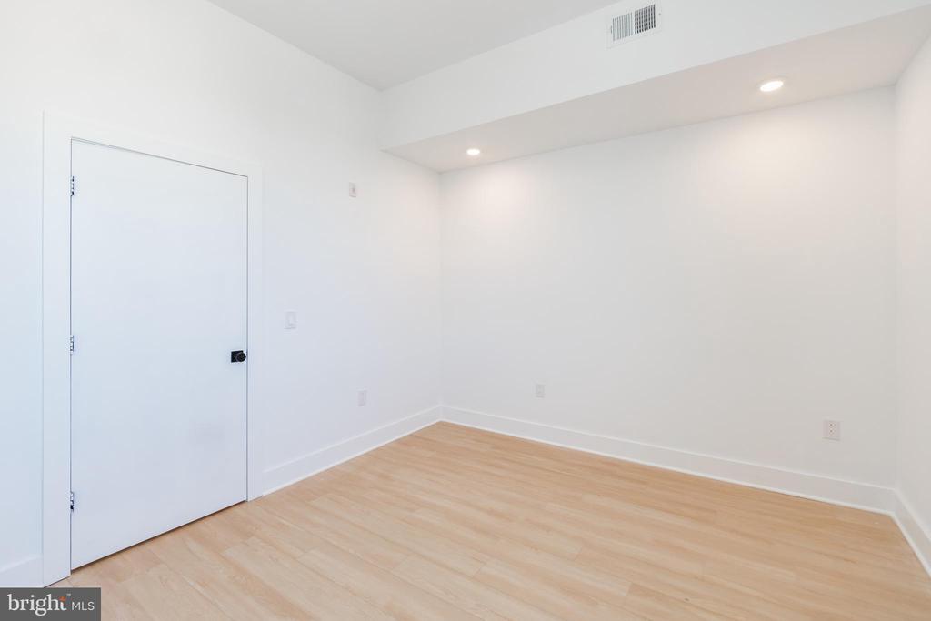 4408 LANCASTER AVE #UNIT 402