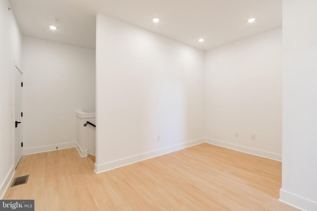 4408 LANCASTER AVE #UNIT 402