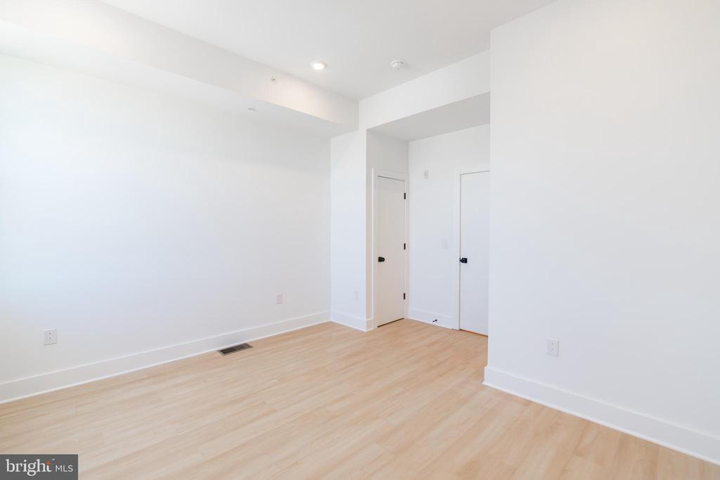 4408 LANCASTER AVE #UNIT 402