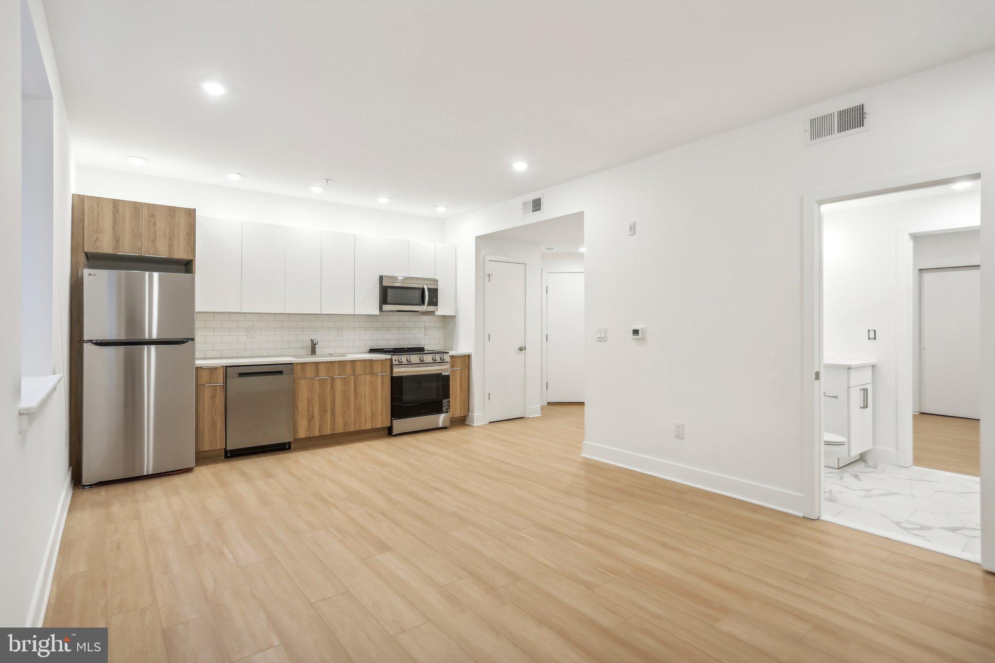 3952-54 LANCASTER AVE #002
