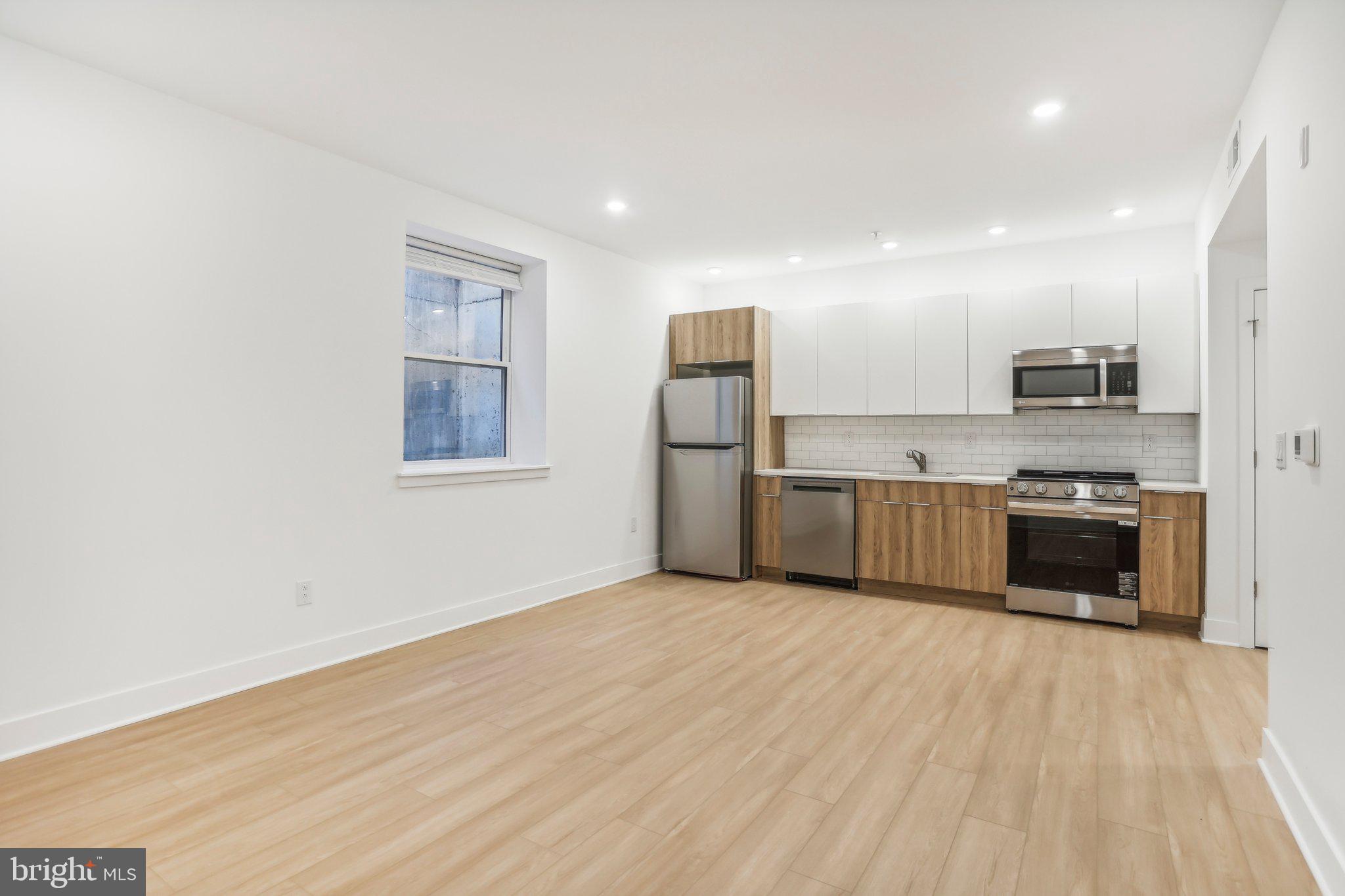 3952-54 LANCASTER AVE #002