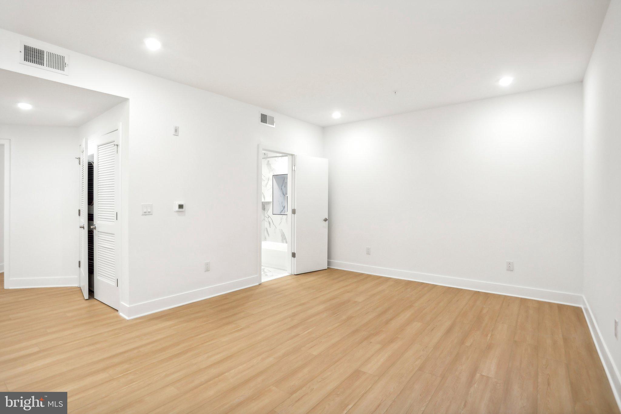 3952-54 LANCASTER AVE #002